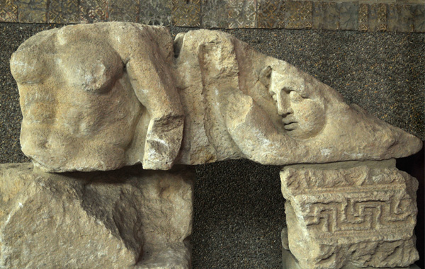 Fronton gallo-romain découvert et visible à Sées